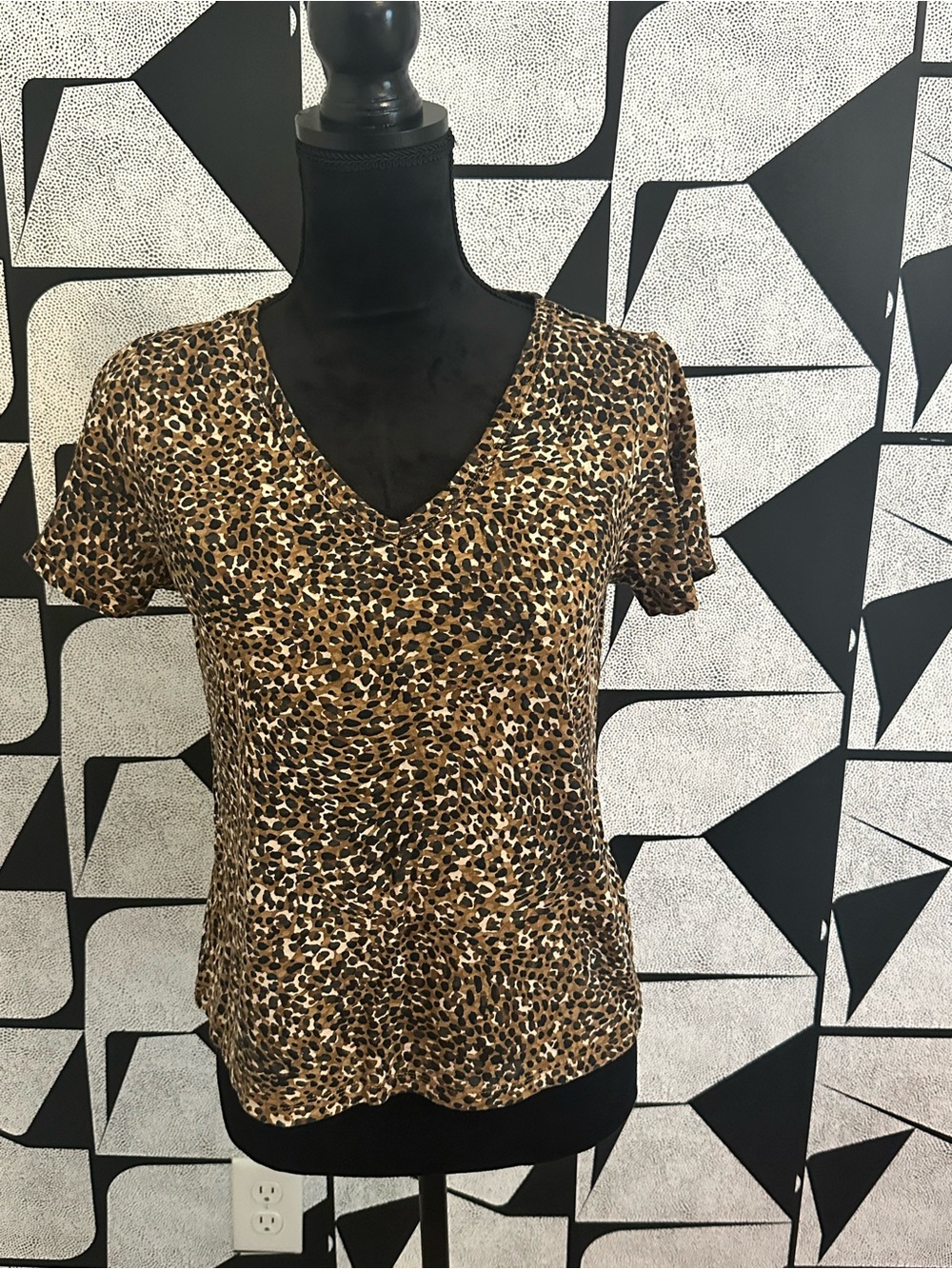 Old Navy Women's Leopard Print V-Neck Top - Tan, Brown, Black